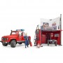 Bruder 62701 Pompieri Caserma con Land Rover Defender e Pompiere 3a+